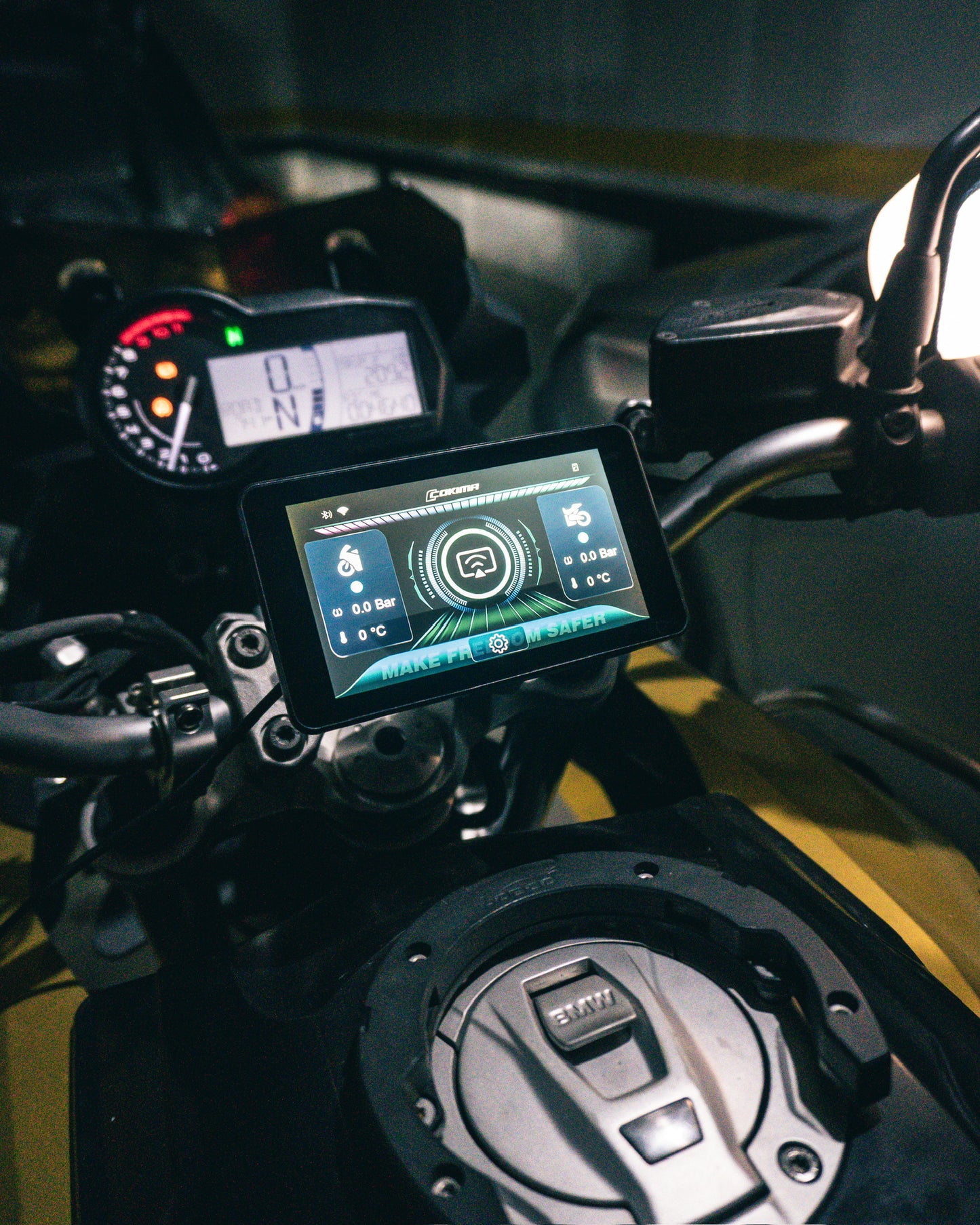 Pantalla 5" navegador inteligente CarPlay y Android Auto para Motos- Universal - Compatible con BMW GS, KTM, Royal Enfield, y más